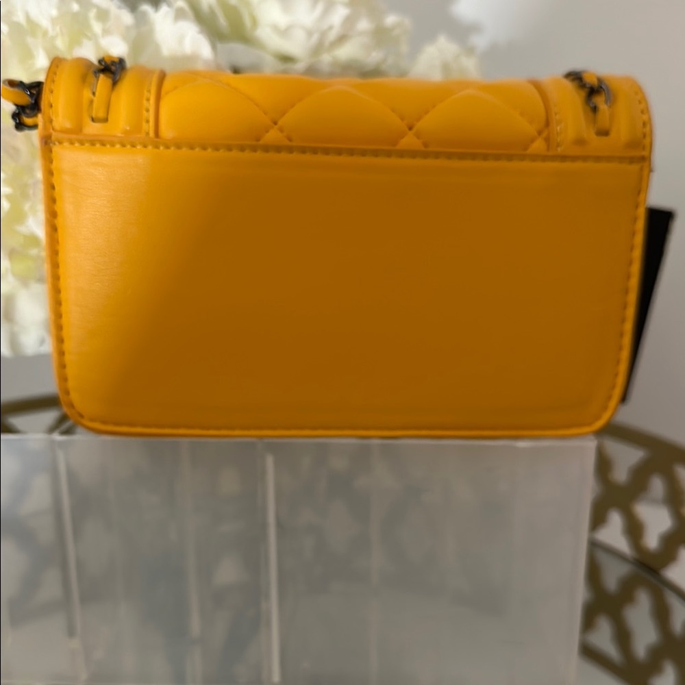 Badgley Mischka Yellow Quilted Chain Shoulder/Crossbody Bag - Picture 2 of 4